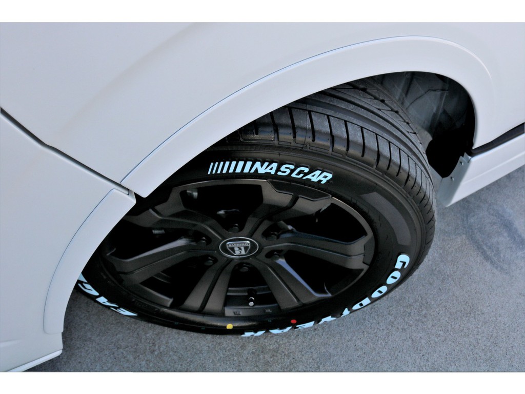 ＦＬＥＸオリジナル Ｄｅｌｆｉｎｏ Ｌｉｎｅオーバーフェンダー装備！！