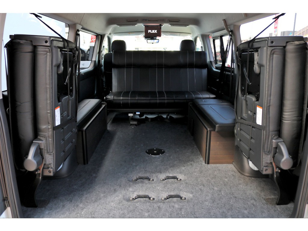 最後席を跳ね上げれば荷物もたくさん積めます！！