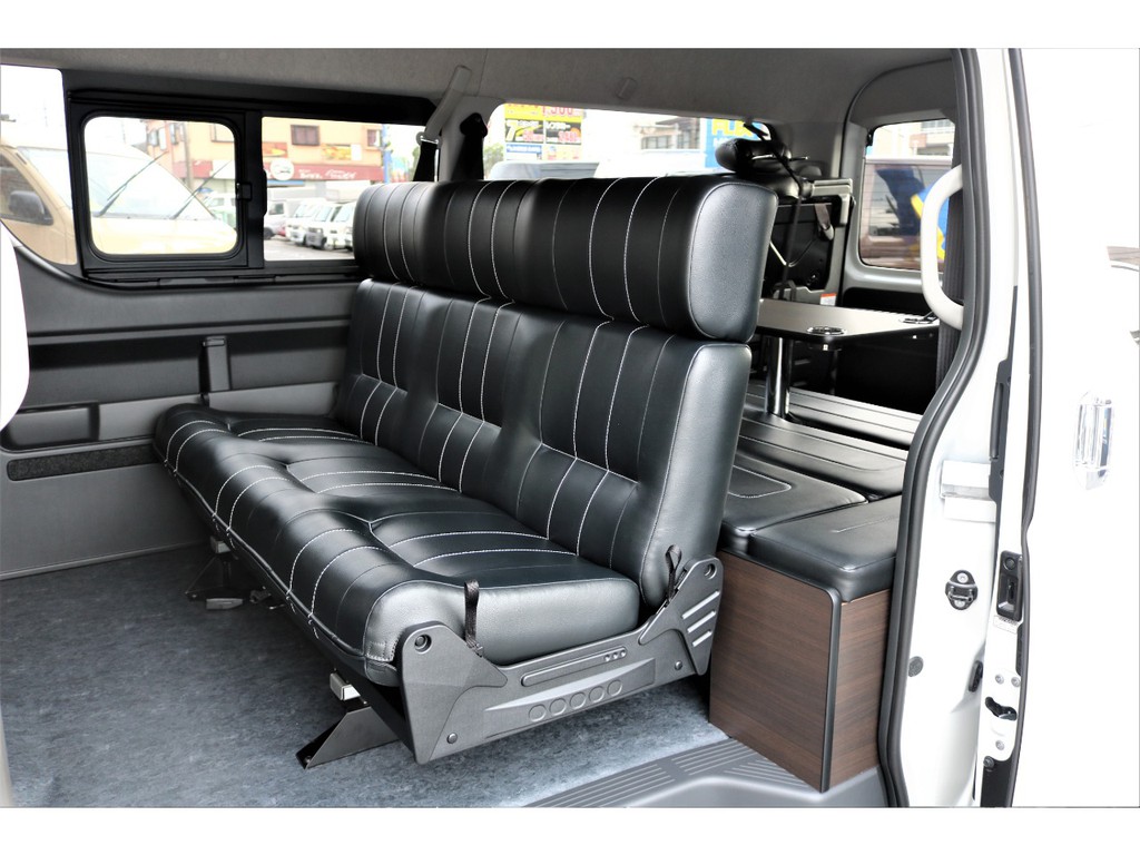２列目シートはゆったりご乗車頂けるベンチシートを採用しています☆