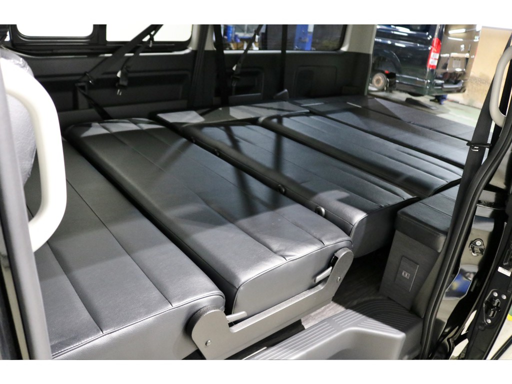 フルフラット展開可能で車中泊、キャンプにももってこいの一台です！