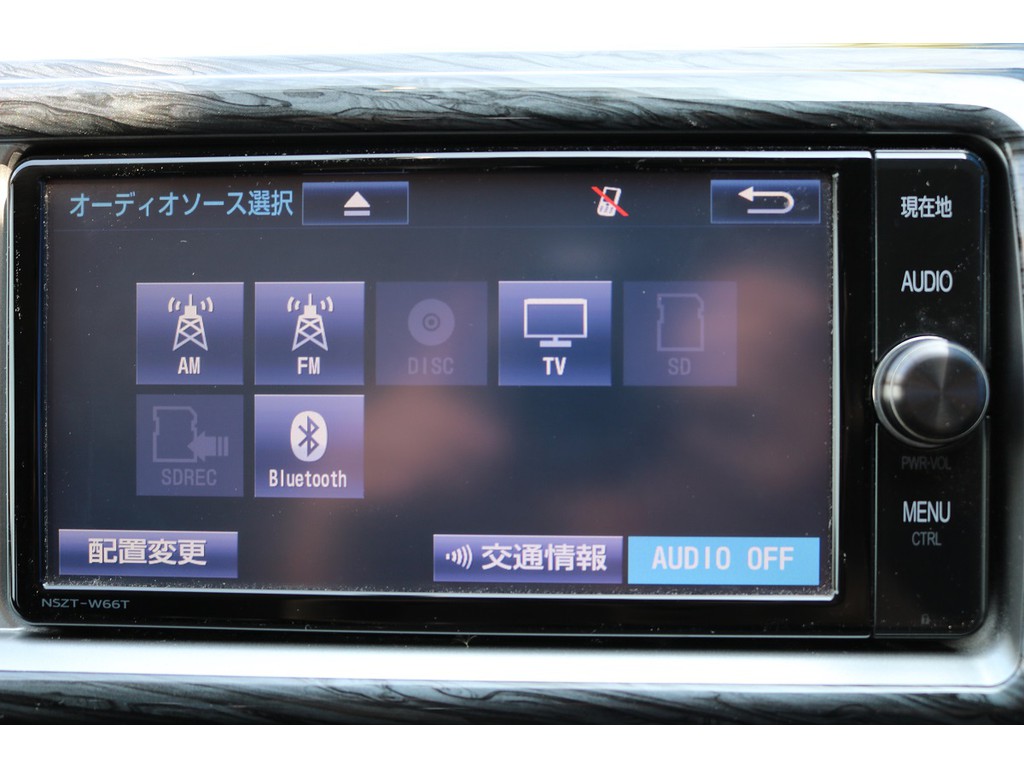 ディーラーオプションのフルセグナビ搭載されております！Bluetooth対応ですので非常に便利です☆
