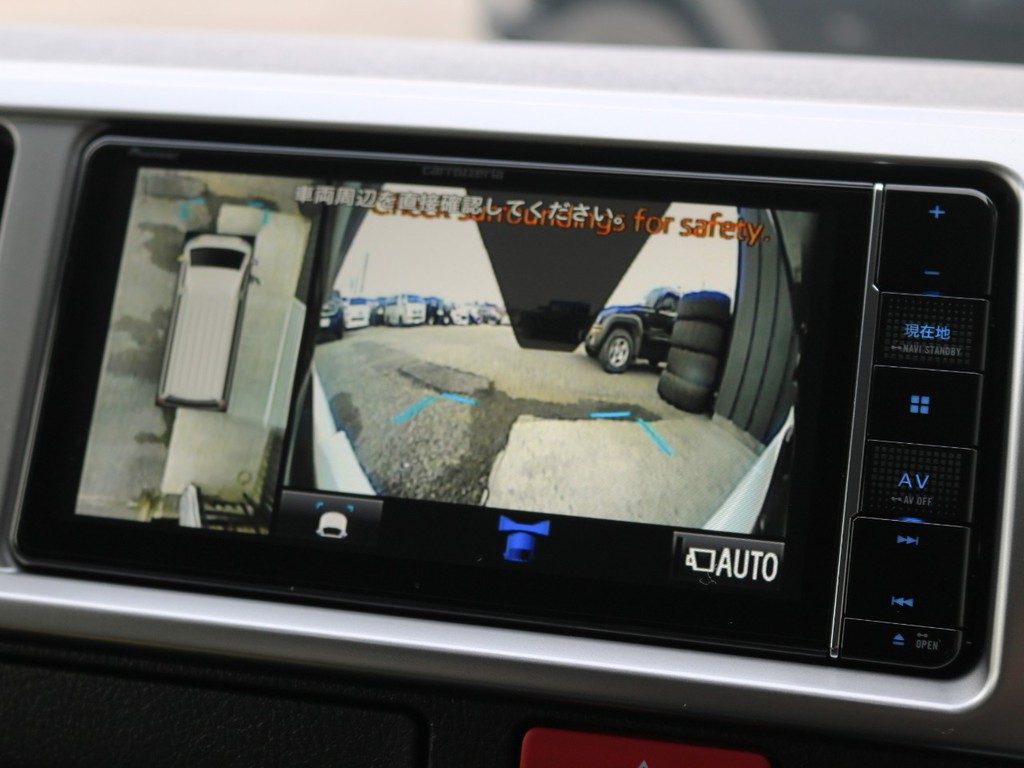 メーカーオプション　パノラミックビューモニター！車体を上から見たような映像をナビに映し出します♪