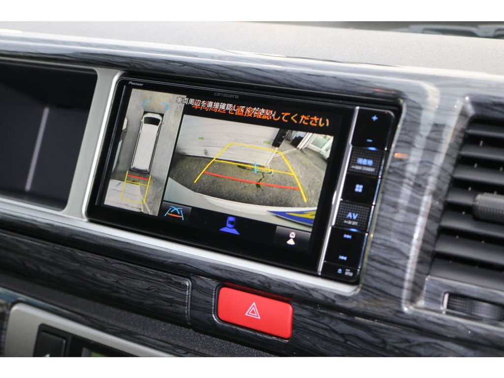 駐車時の飛出し事故を防止するパーキングサポートブレーキ搭載！