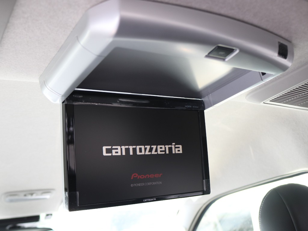 同乗者もロングドライブをお楽しみ頂けるフリップダウンモニター搭載☆