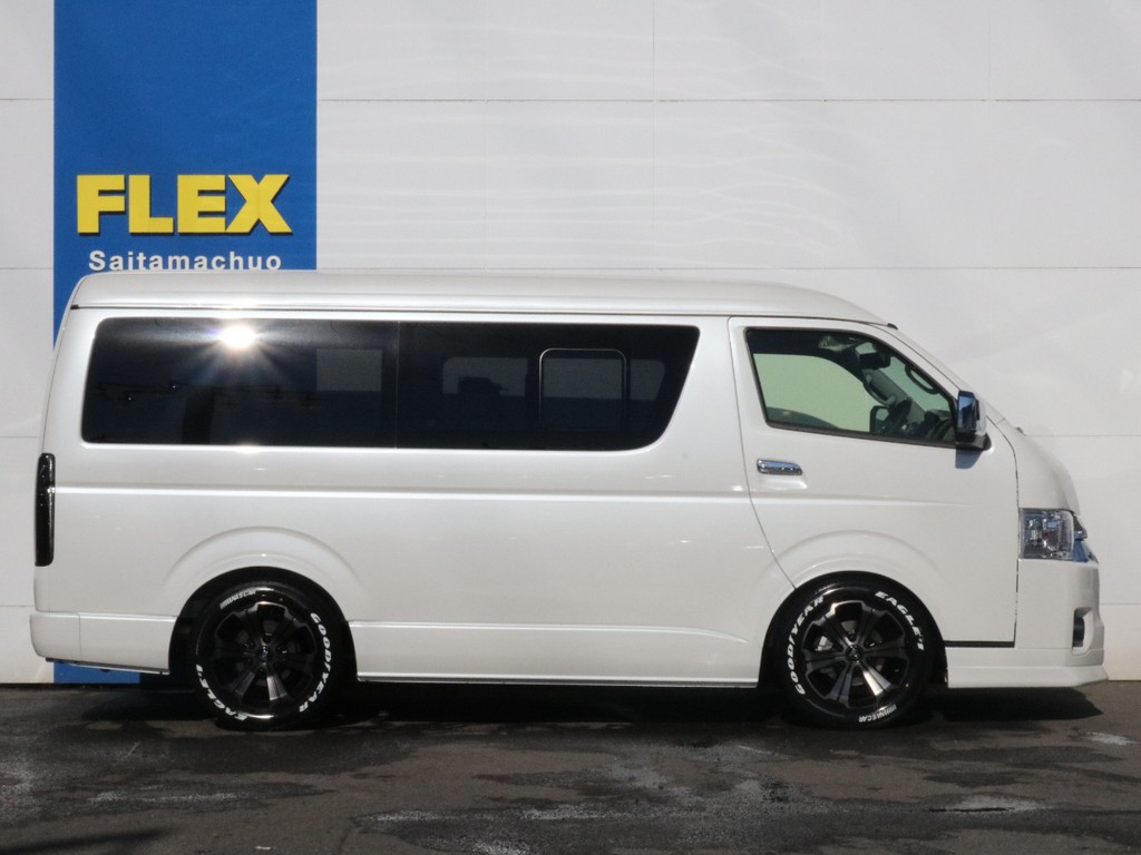 付いていると嬉しい片側小窓付き♪