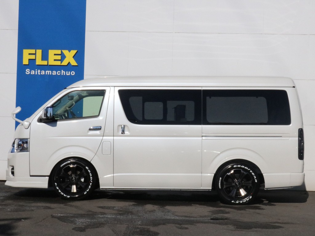 開閉楽々な片側電動スライドドア付き！