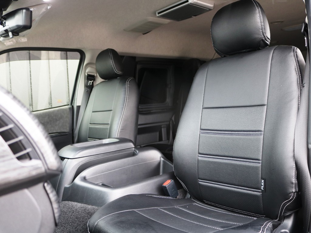 全席　黒革調シートカバー装着済み♪