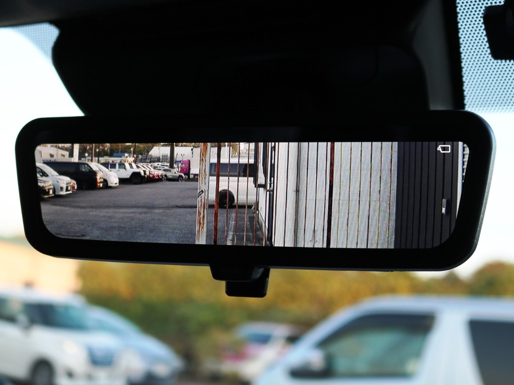 メーカーオプション　デジタルインナーミラー！車両後方の映像を常にミラーに映し出します♪