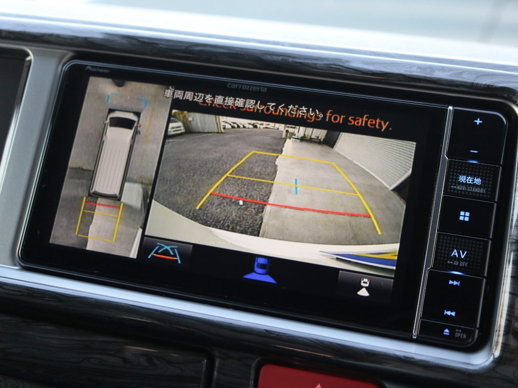 メーカーオプション　パノラミックビューモニター！車体を上から見たような映像をナビに映し出します♪