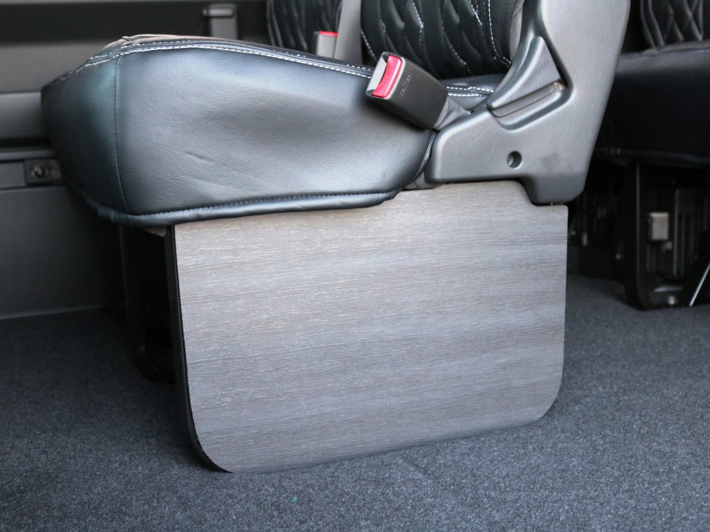 黒木目調　インテリアフットパネル装着済み♪