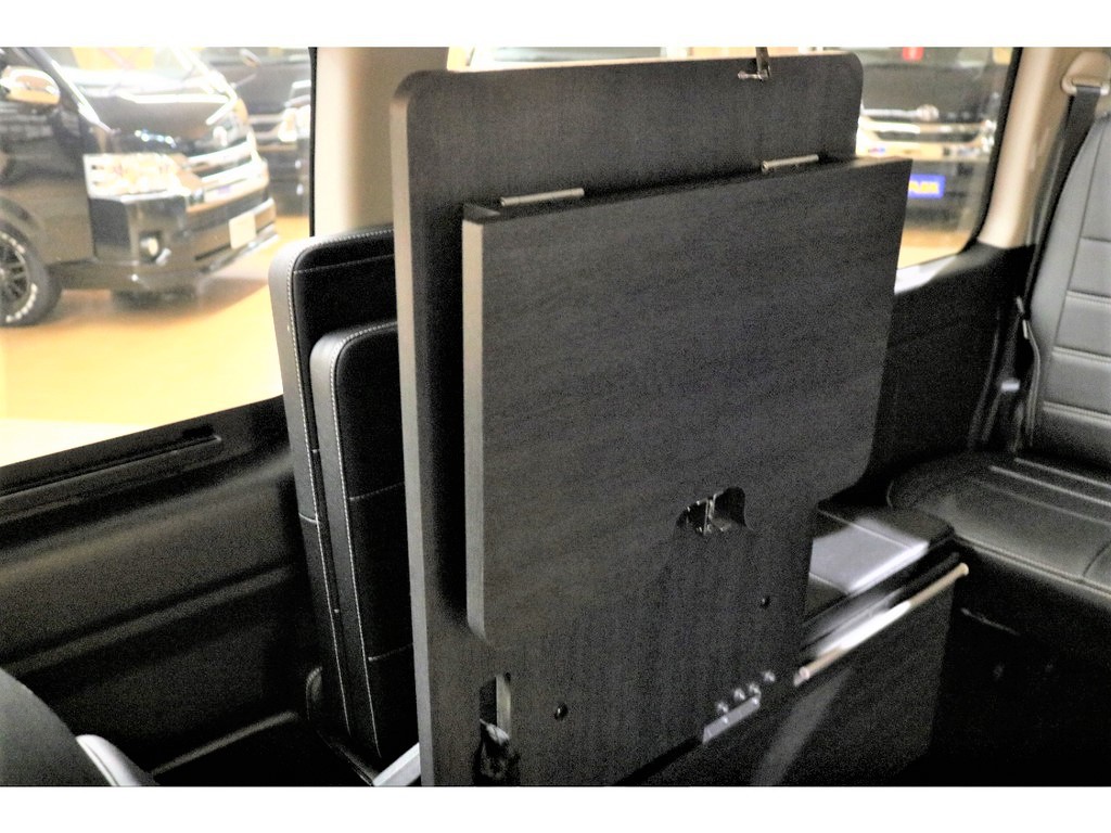 【跳ね上げ収納】3列目シートの部分は跳ね上げることが可能！