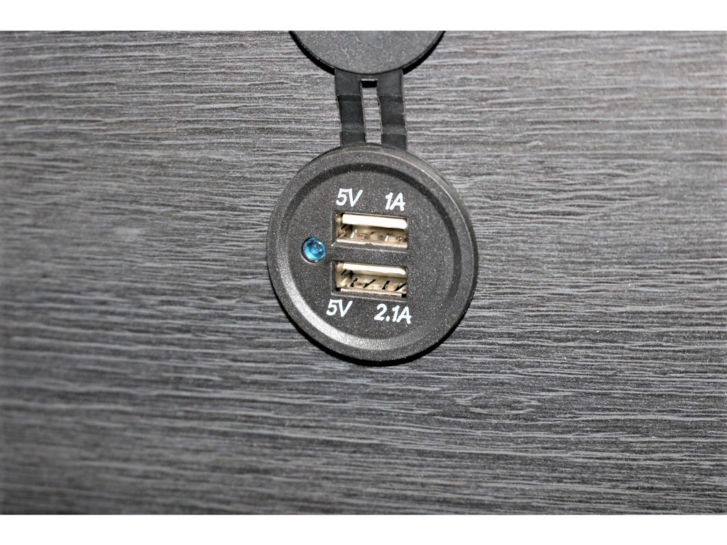 【便利なUSBも】長距離によるスマホの充電不足も解消できます！