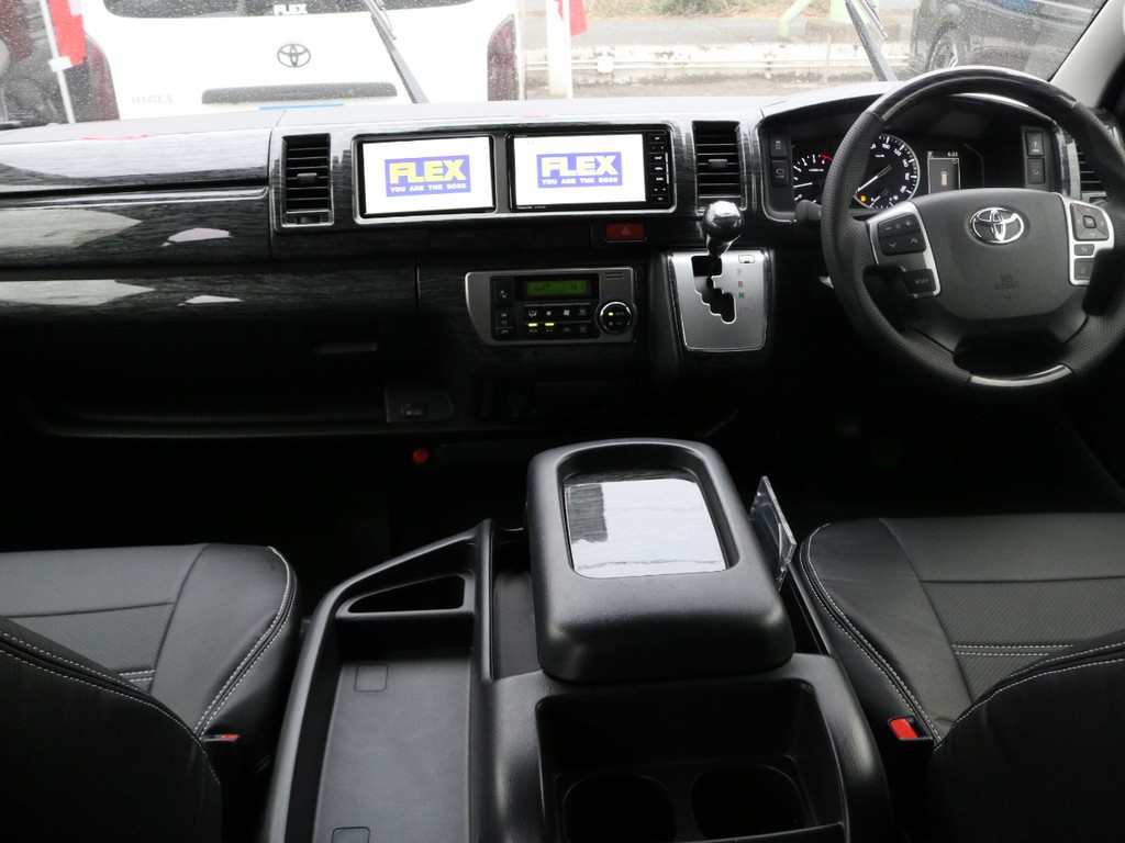 黒木目インテリアパネルを装着して高級感を演出♪