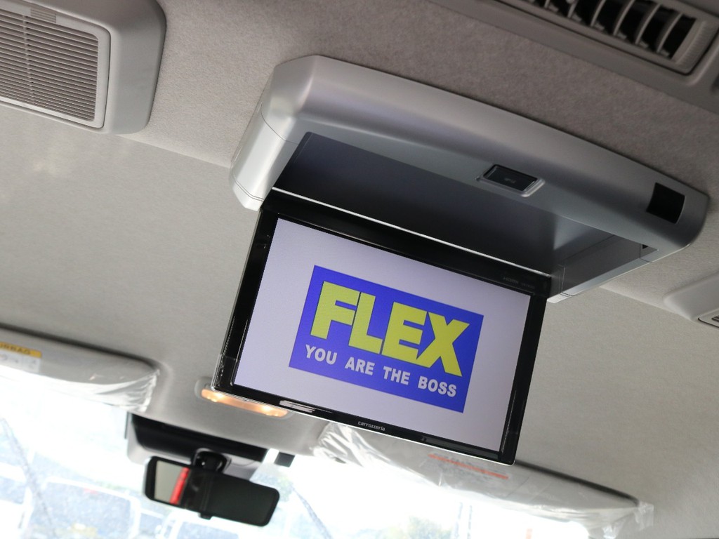 パイオニアフリップダウンモニター搭載☆同乗者もロングドライブをお楽しみいただけます！