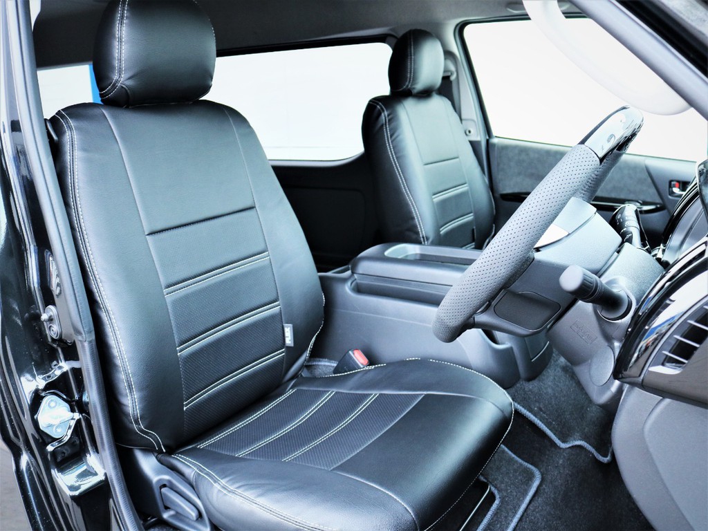 運転席シート、黒革調シートカバー付き！