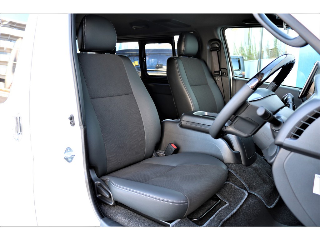 特別仕様車専用のハーフレザーシート?