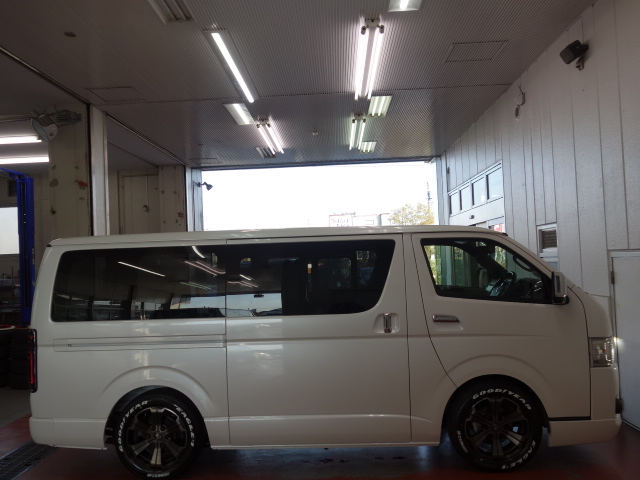 新車ハイエースＶダークプライムⅡ２８００ディーゼルターボ８インチナビパッケージ完成致しました！！店頭在庫車、即納車可能になります！！