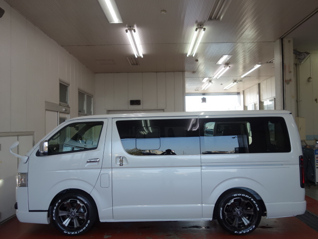 新車ハイエースＶダークプライムⅡ２８００ディーゼルターボ８インチナビパッケージ完成致しました！！店頭在庫車、即納車可能になります！！