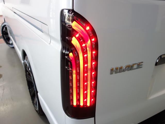 新車ハイエースＶダークプライムⅡ２８００ディーゼルターボ８インチナビパッケージ完成致しました！！店頭在庫車、即納車可能になります！！