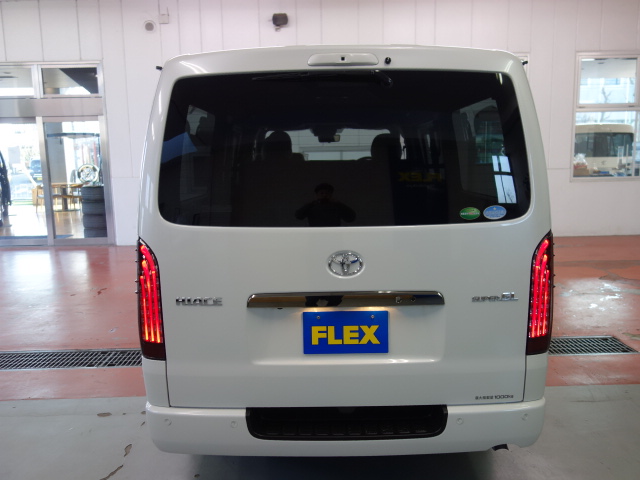 新車ハイエースＶダークプライムⅡ２８００ディーゼルターボ８インチナビパッケージ完成致しました！！店頭在庫車、即納車可能になります！！