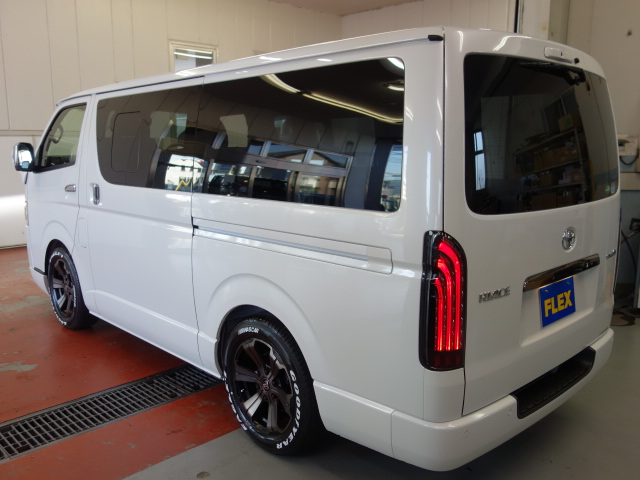 新車ハイエースＶダークプライムⅡ２８００ディーゼルターボ８インチナビパッケージ完成致しました！！店頭在庫車、即納車可能になります！！