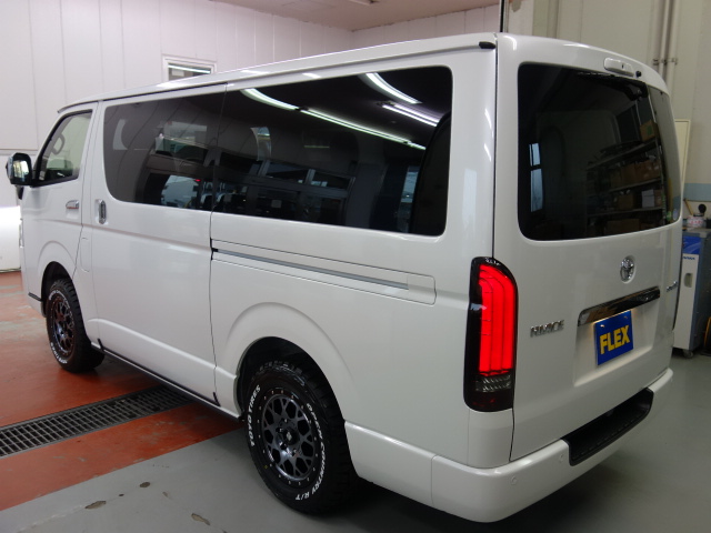 新車ハイエースＶダークプライムⅡ２８００ディーゼル４ＷＤ床張りナビパッケージ完成致しました！！即納車もご対応可能になります！！
