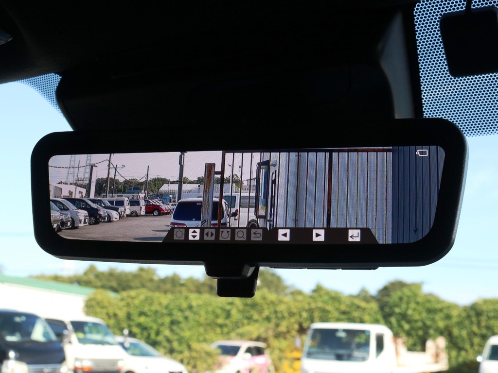 メーカーオプション　デジタルインナーミラー！車両後方の映像を常にミラーに映し出します♪