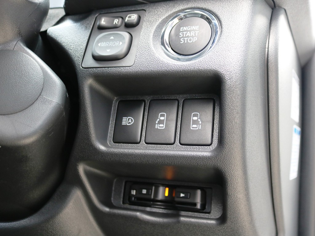 プッシュスタートシステム標準装備！メーカーオプションの両側パワースライドドアも装備されております♪