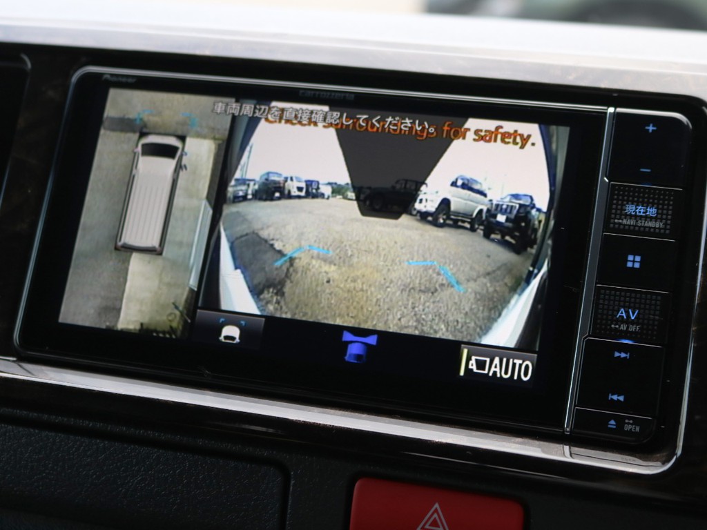 メーカーオプション　パノラミックビューモニター！車体を上から見たような映像をナビに映し出します♪