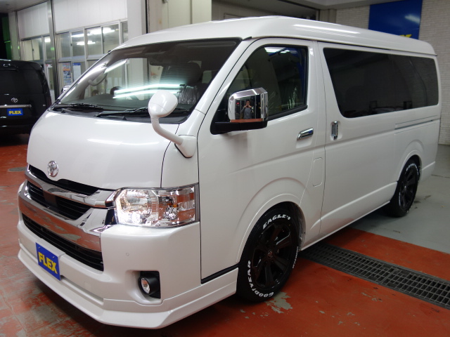 オリジナルオーバーフェンダーを装着しているので、車検適合車両になります！更に実際よりもローフォルムな見た目に♪