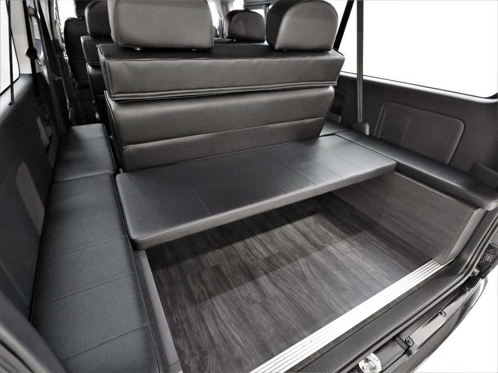 後ろ向き座席３人分がこちら！