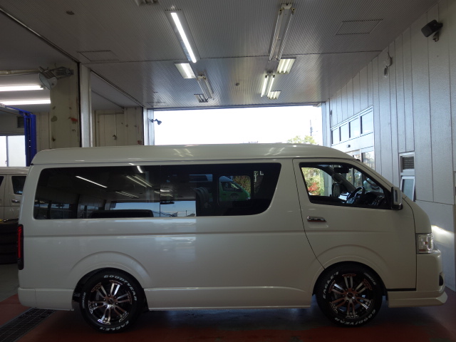 新型ハイエースワゴンＧＬ２ＷＤアレンジＡＳシートアレンジツインナビパッケージ完成致しました！！店頭在庫車、即納車もご対応可能になります！！