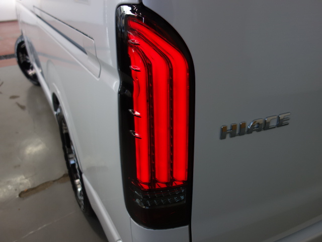 新型ハイエースワゴンＧＬ２ＷＤアレンジＡＳシートアレンジツインナビパッケージ完成致しました！！店頭在庫車、即納車もご対応可能になります！！