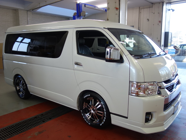 新型ハイエースワゴンＧＬ２ＷＤアレンジＡＳシートアレンジツインナビパッケージ完成致しました！！店頭在庫車、即納車もご対応可能になります！！