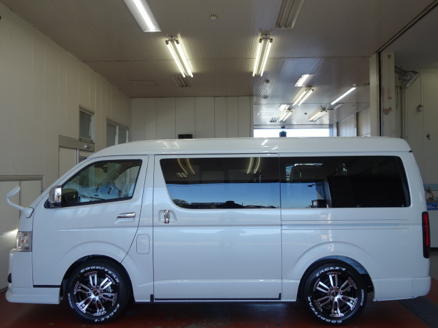 程よくローダウンしているので、お仕事から普段使いまで幅広く対応できますよ♪