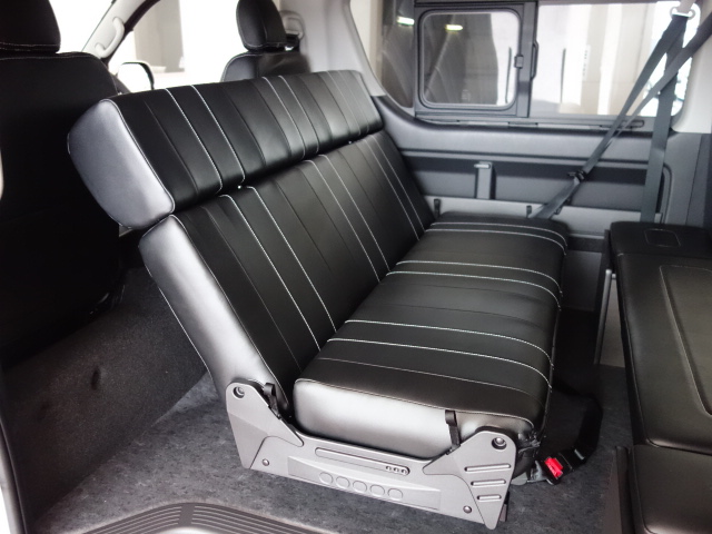 セカンドシートは反転アレンジが可能です！対面座席で大人数でワイワイ出来るラウンジ風に♪