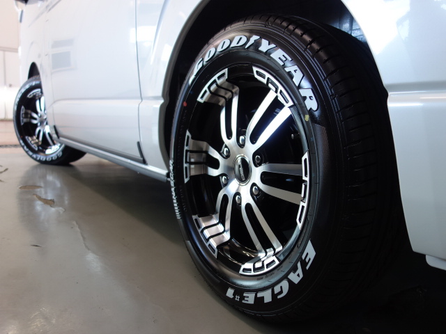 ホイールにはＦＬＥＸオリジナル　Delf 02　17インチアルミホイールを新品で装着！！