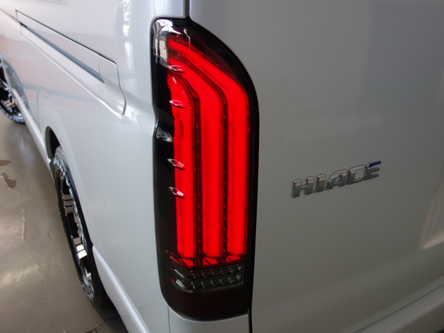 ＦＬＥＸオリジナルアルティメットＬＥＤテールランプを新品で装着！流れるウィンカーが特徴です♪