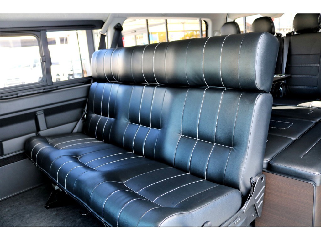 セカンドシートは３人掛けベンチシートに換装★