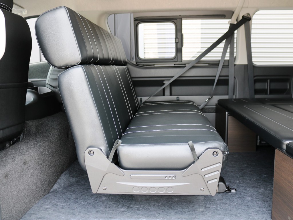 シートは後ろ向き展開・フルフラット展開が可能です♪