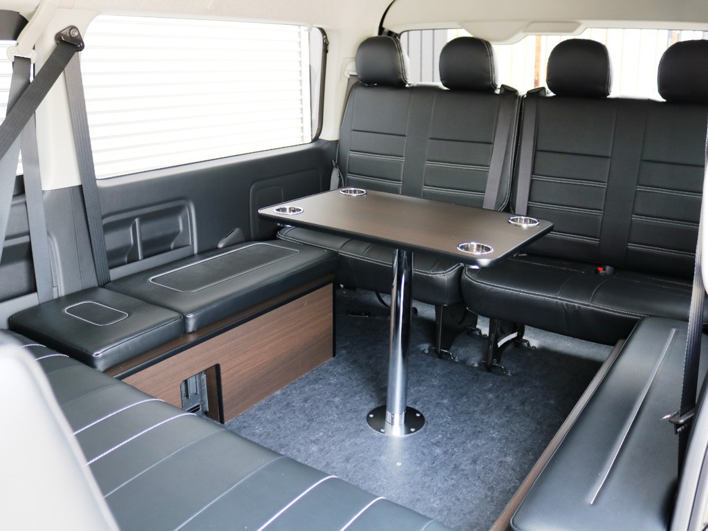 脱着可能なセンターテーブルを囲んでのリビング展開も可能です♪