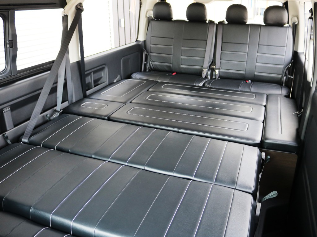 ４列目までのフルフラットベッド展開が可能な内装アレンジ【アレンジＡ－Ｓ】！