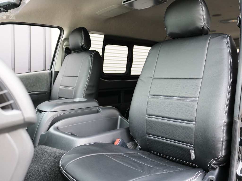 全席　黒革調シートカバー装着済み♪