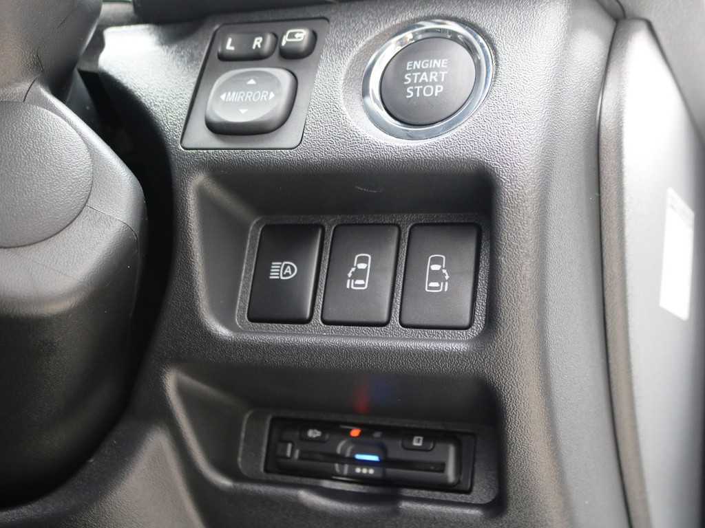 プッシュスタートシステム標準装備！メーカーオプションの両側パワースライドドアも装備されております♪