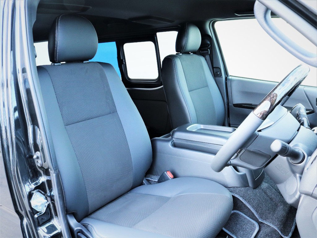 運転席シート、ハーフレザーシート！