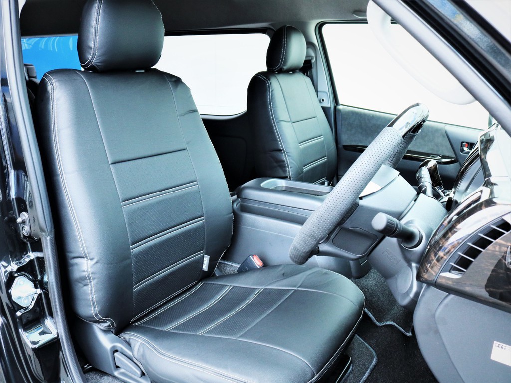 運転席シート、黒革調シートカバー！
