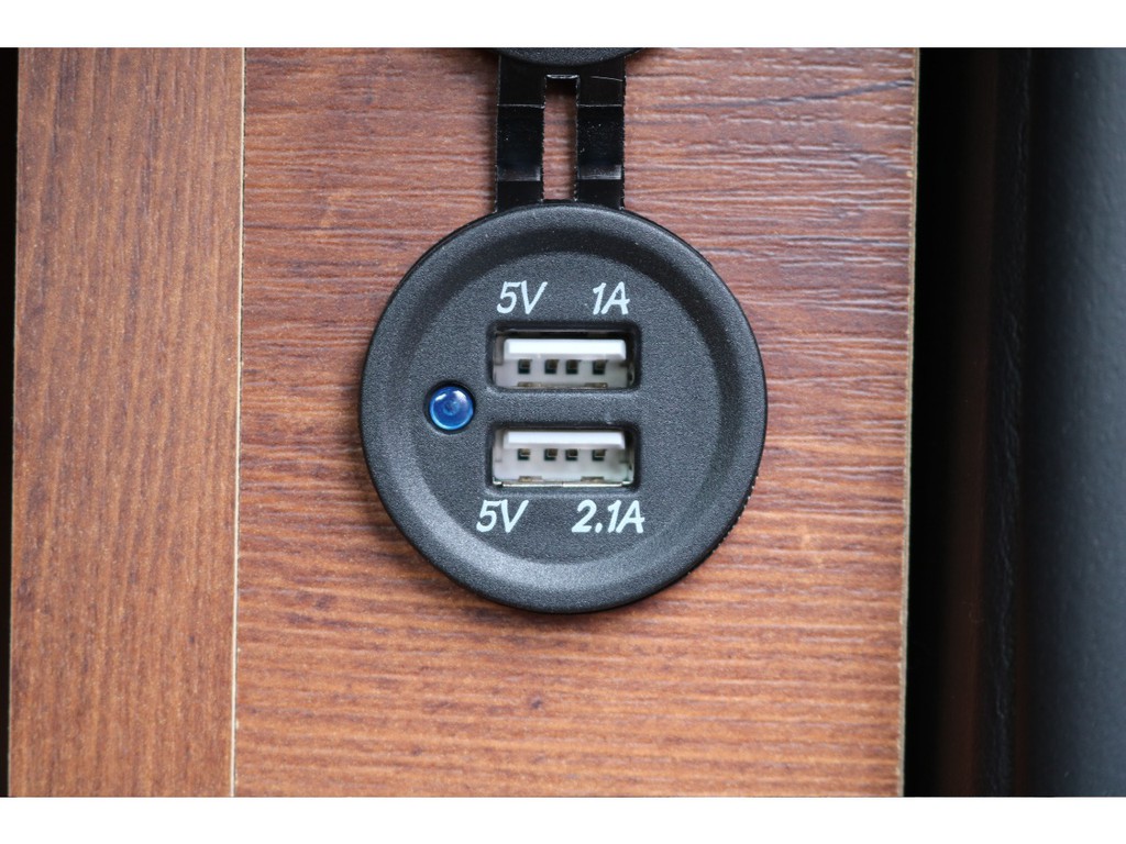 ベットスペースには便利なＵＳＢソケットを２口完備しています☆