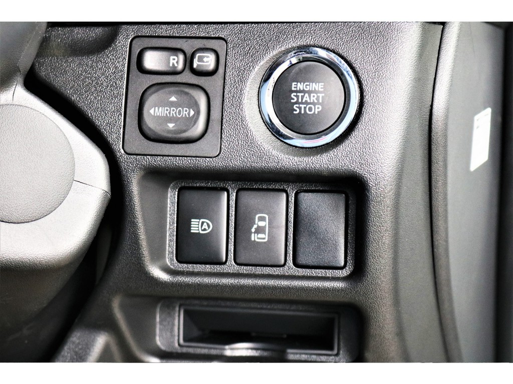 メーカーオプションのスマートエントリー、スタートシステム搭載されており、スムーズに車両を発進することができます！！