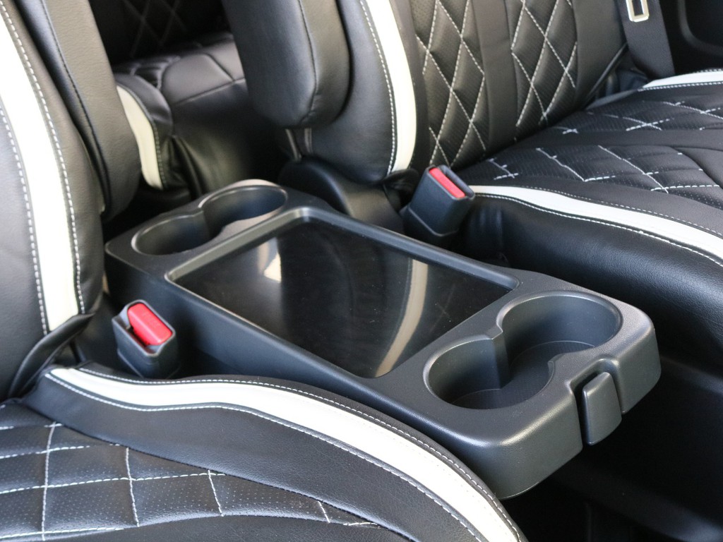 ドリンクホルダーも標準装備となります♪