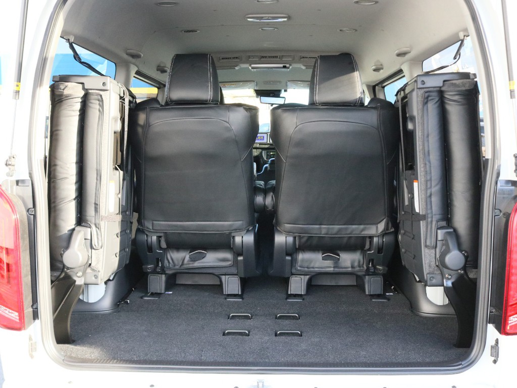 4列目シートは跳ね上げ可能です！